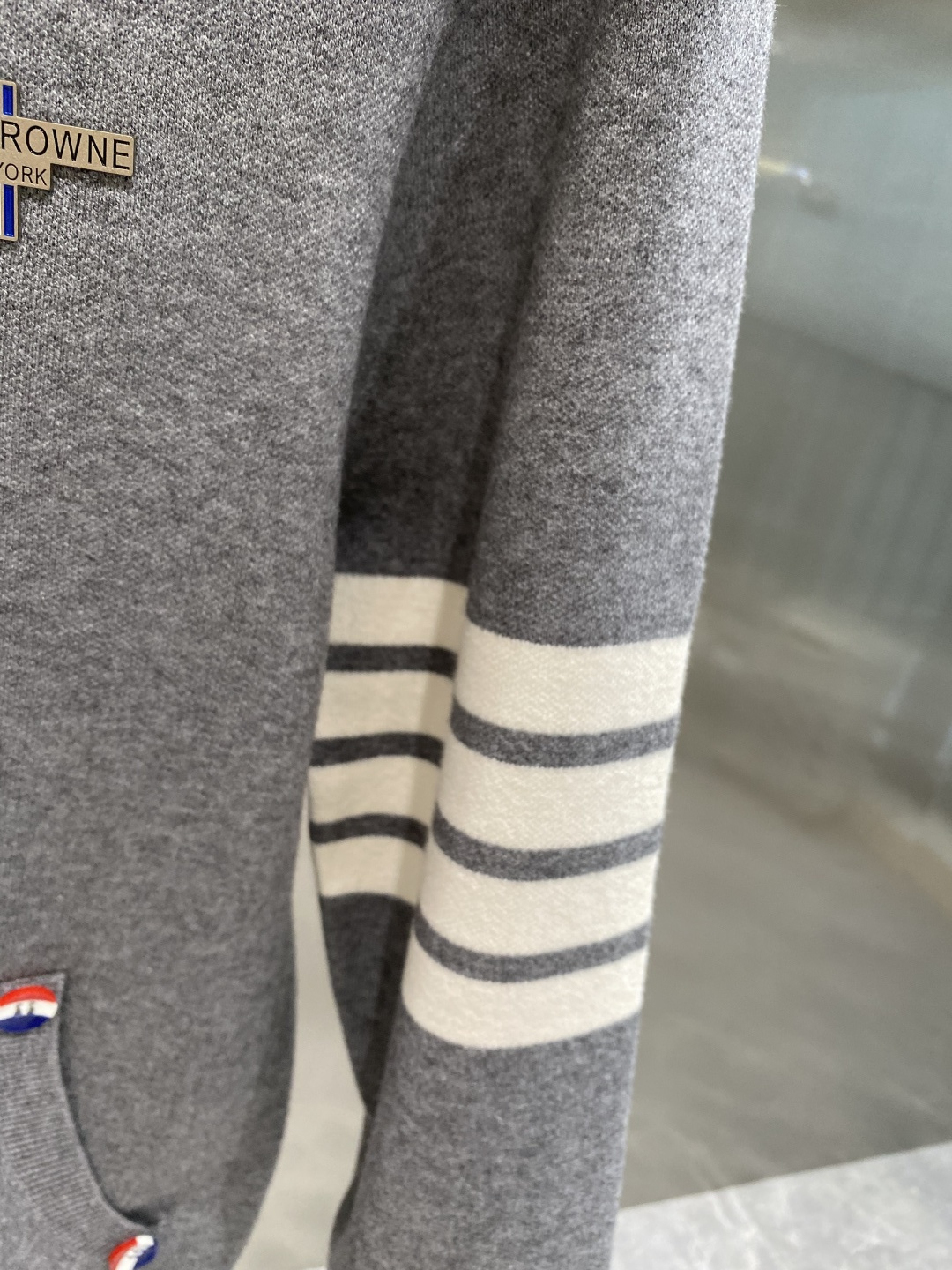 《𝙉𝙚𝙬🤍🖤TB家》开衫新款针织毛衣衫，彰显2025秋冬秀场的 主题。责任采购羊毛成就换季时节的典雅之选