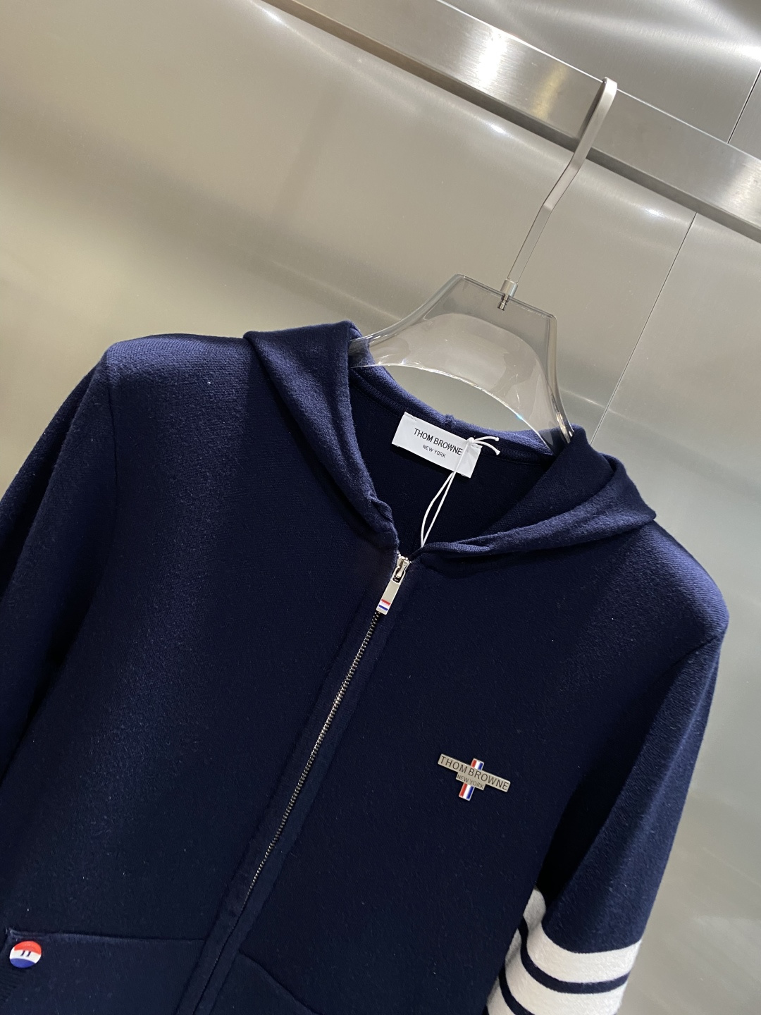 《𝙉𝙚𝙬🤍🖤TB家》开衫新款针织毛衣衫，彰显2025秋冬秀场的 主题。责任采购羊毛成就换季时节的典雅之选