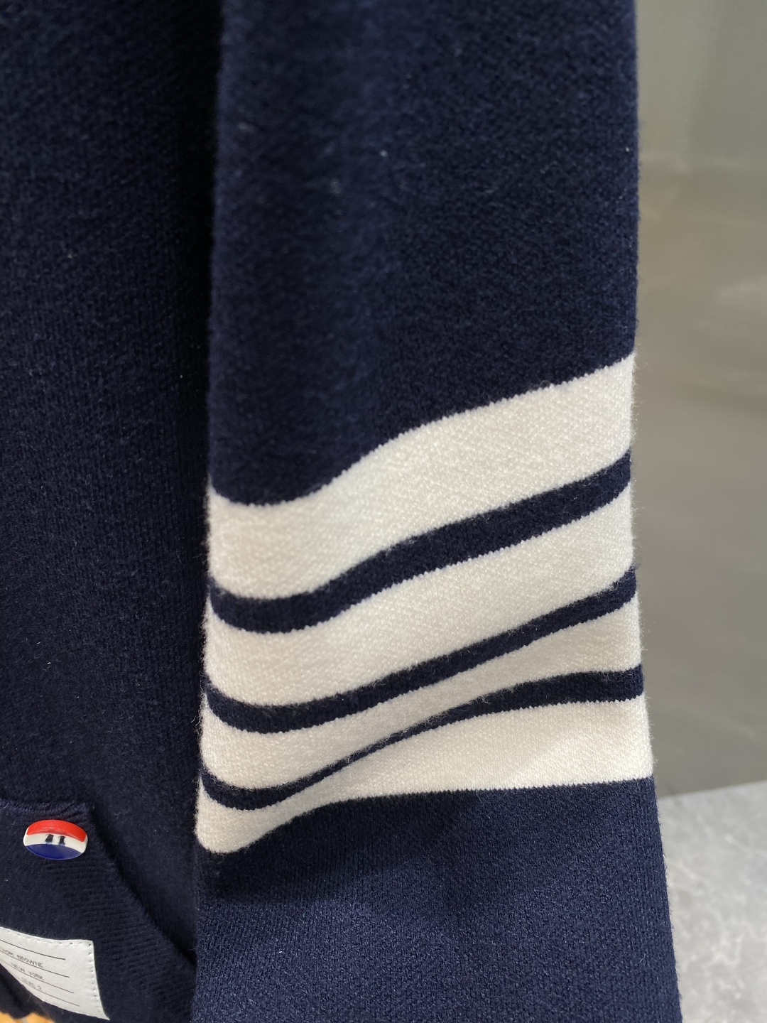 《𝙉𝙚𝙬🤍🖤TB家》开衫新款针织毛衣衫，彰显2025秋冬秀场的 主题。责任采购羊毛成就换季时节的典雅之选