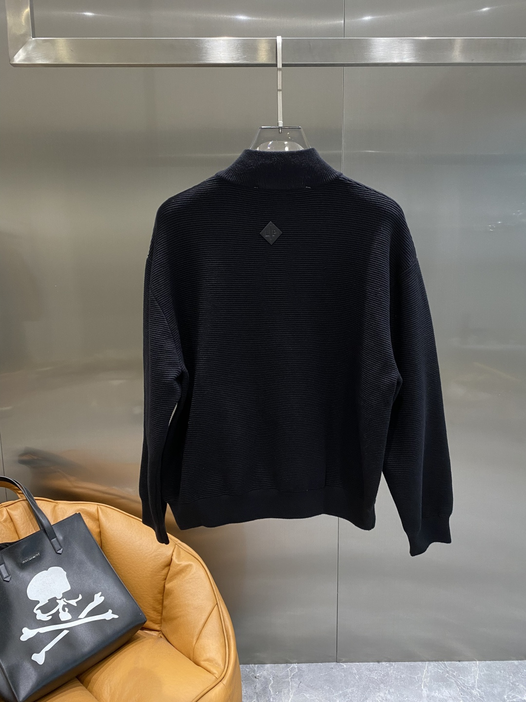 《𝙉𝙚𝙬🤍🖤lP🆕家》开衫新款针织毛衣衫，彰显2025秋冬秀场的 主题。责任采购羊毛成就换季时节的典雅之