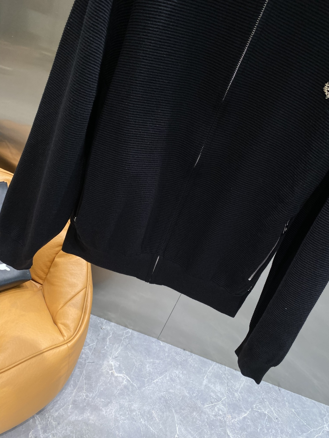 《𝙉𝙚𝙬🤍🖤lP🆕家》开衫新款针织毛衣衫，彰显2025秋冬秀场的 主题。责任采购羊毛成就换季时节的典雅之