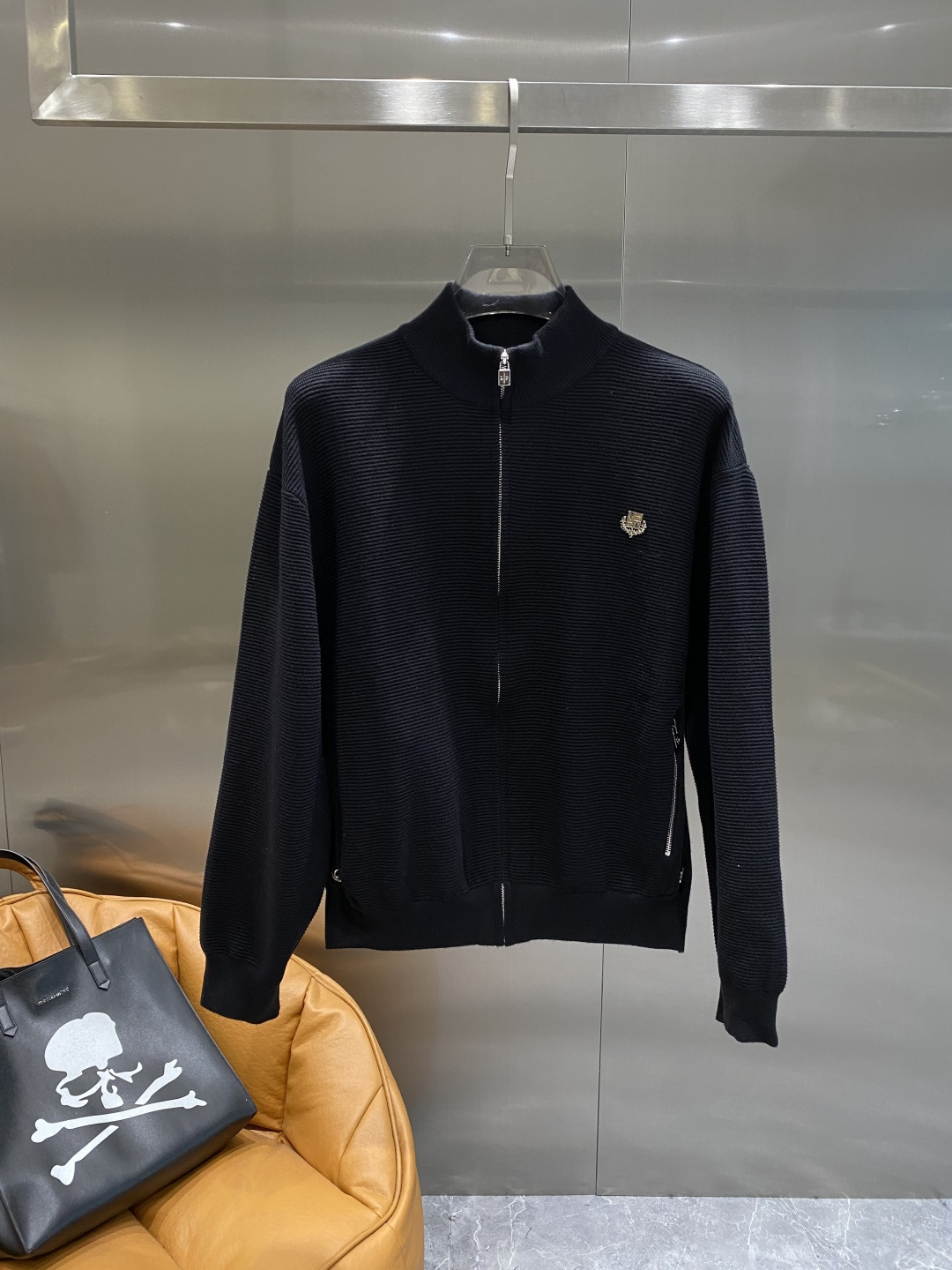 《𝙉𝙚𝙬🤍🖤lP🆕家》开衫新款针织毛衣衫，彰显2025秋冬秀场的 主题。责任采购羊毛成就换季时节的典雅之