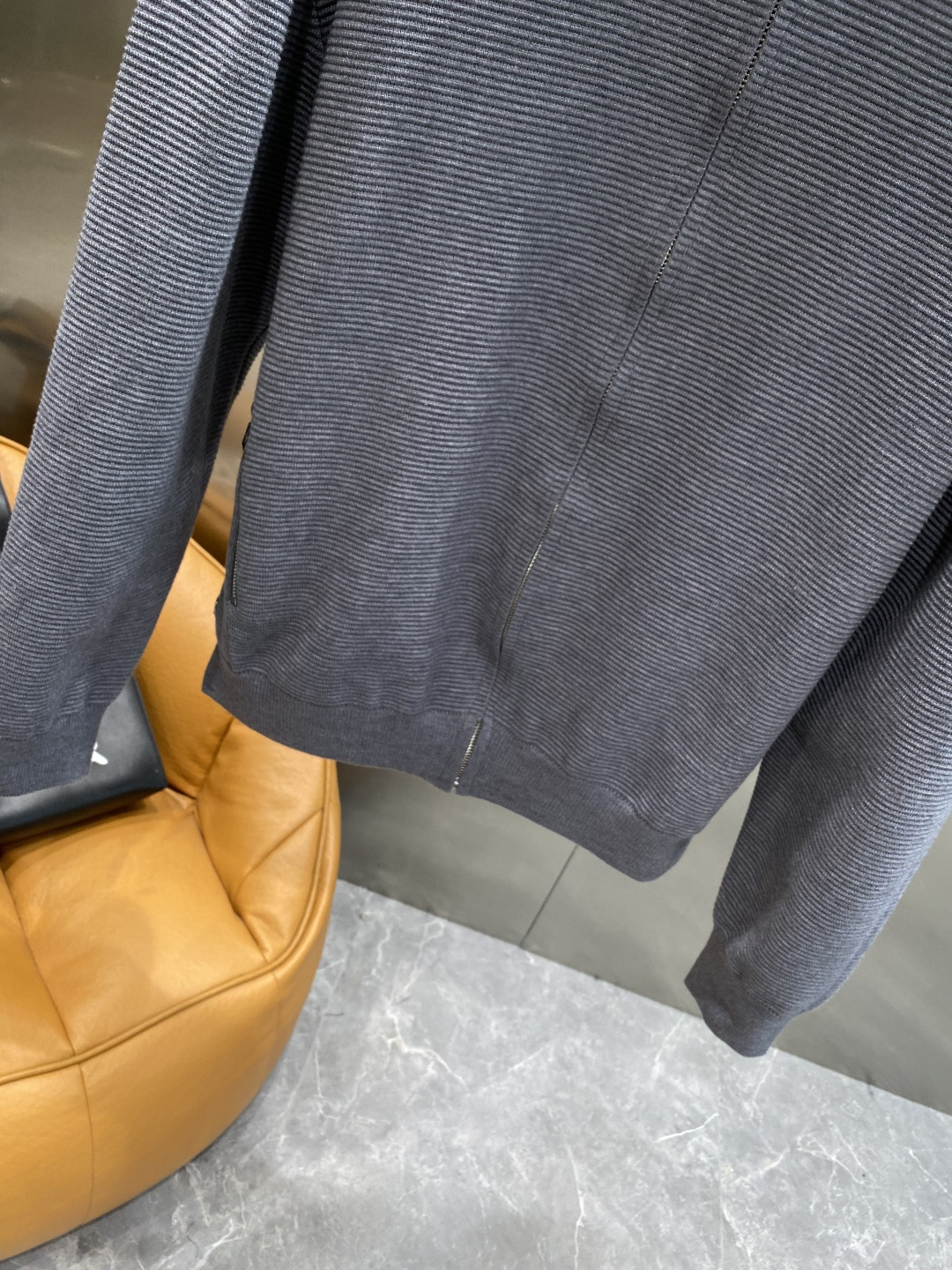 《𝙉𝙚𝙬🤍🖤lP🆕家》开衫新款针织毛衣衫，彰显2025秋冬秀场的 主题。责任采购羊毛成就换季时节的典雅之