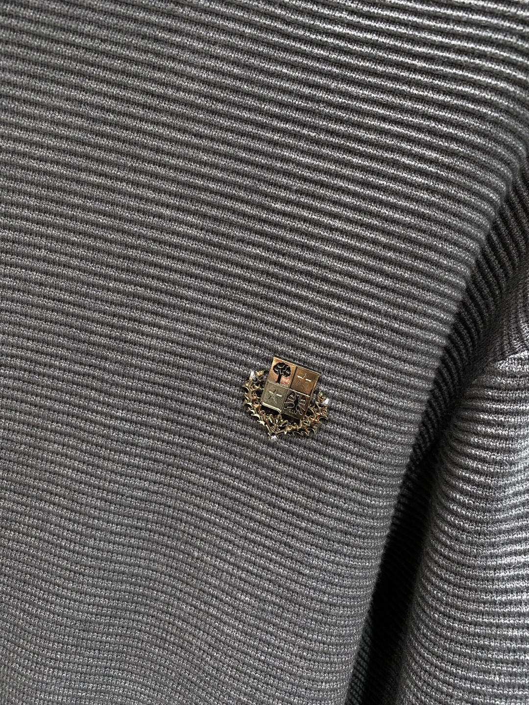 《𝙉𝙚𝙬🤍🖤lP🆕家》开衫新款针织毛衣衫，彰显2025秋冬秀场的 主题。责任采购羊毛成就换季时节的典雅之