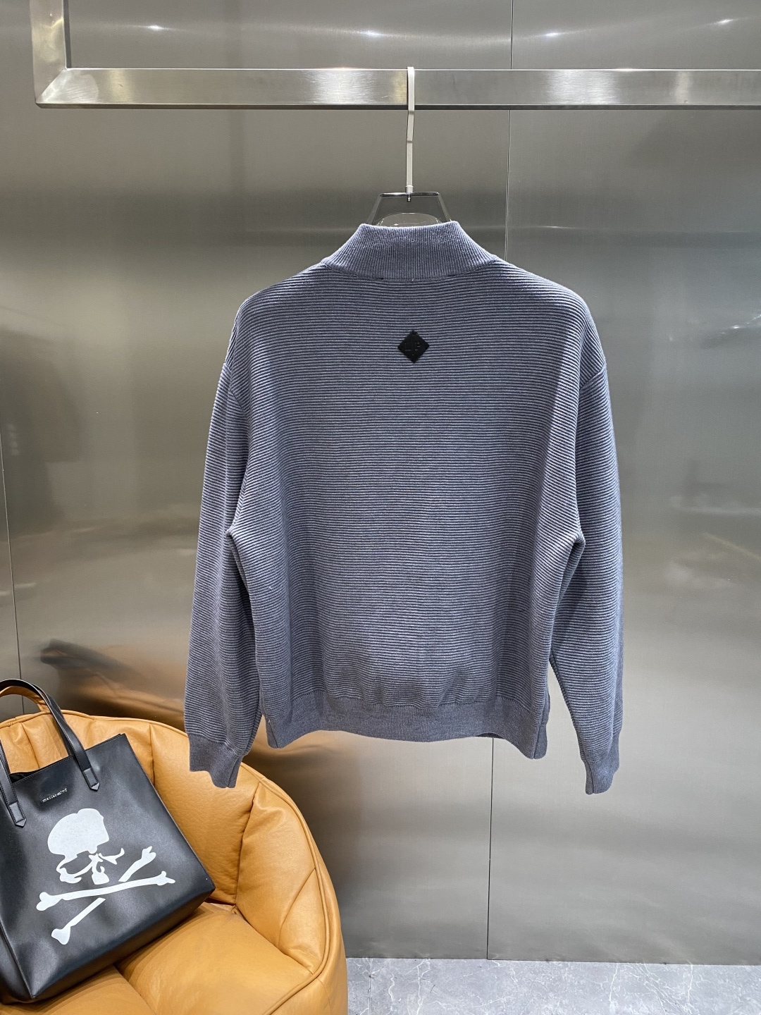 《𝙉𝙚𝙬🤍🖤lP🆕家》开衫新款针织毛衣衫，彰显2025秋冬秀场的 主题。责任采购羊毛成就换季时节的典雅之