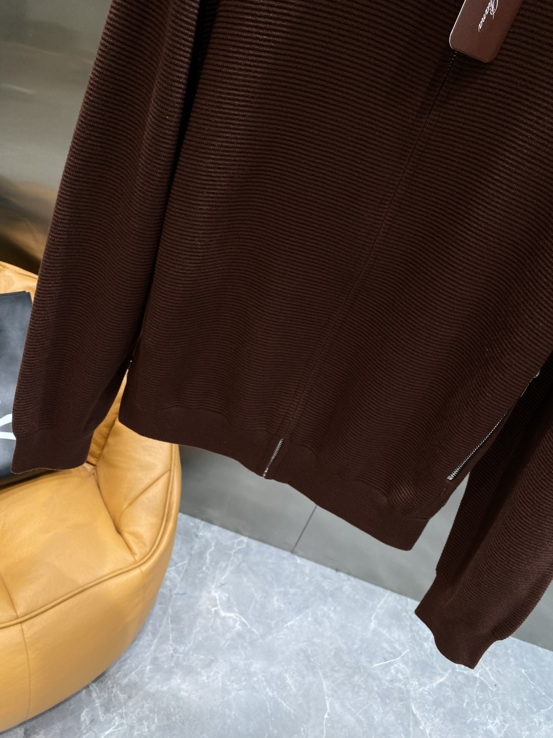 《𝙉𝙚𝙬🤍🖤lP🆕家》开衫新款针织毛衣衫，彰显2025秋冬秀场的 主题。责任采购羊毛成就换季时节的典雅之