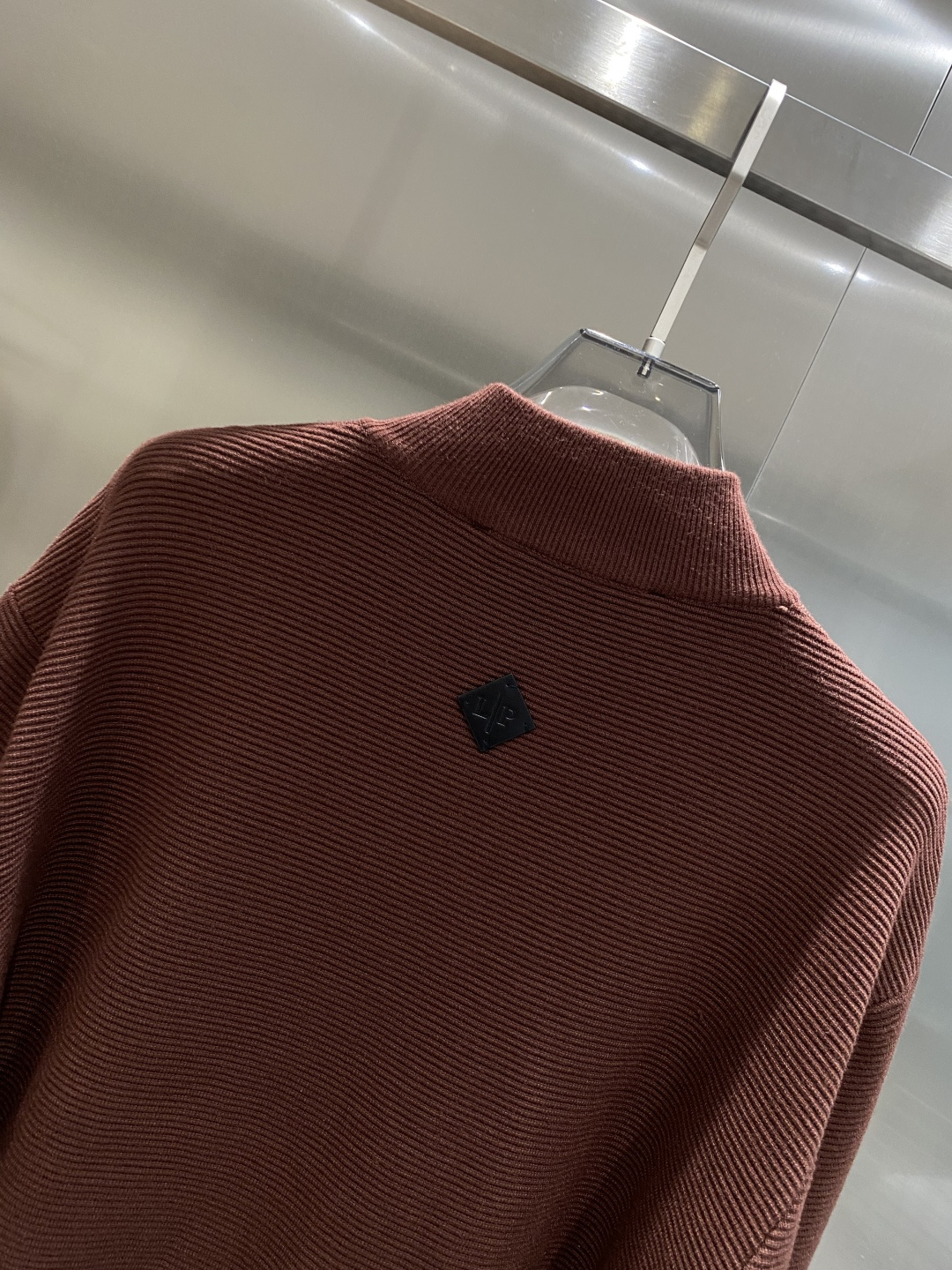 《𝙉𝙚𝙬🤍🖤lP🆕家》开衫新款针织毛衣衫，彰显2025秋冬秀场的 主题。责任采购羊毛成就换季时节的典雅之