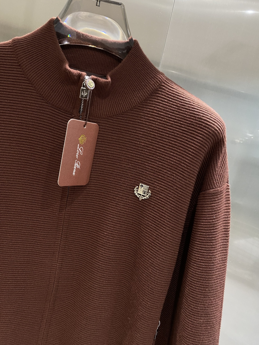 《𝙉𝙚𝙬🤍🖤lP🆕家》开衫新款针织毛衣衫，彰显2025秋冬秀场的 主题。责任采购羊毛成就换季时节的典雅之