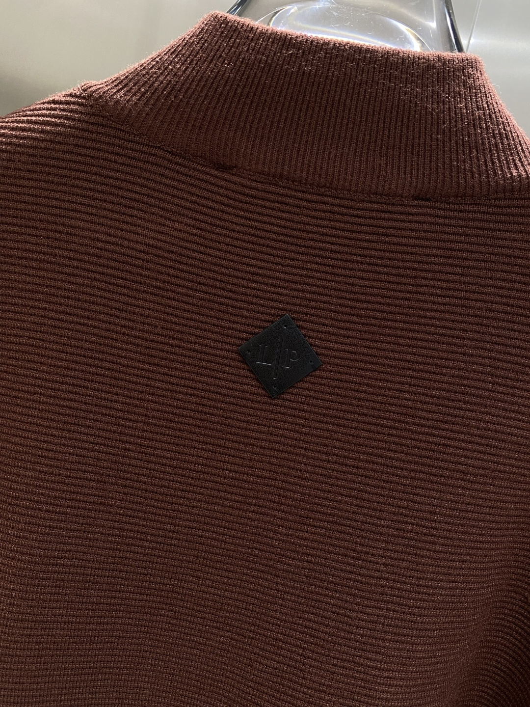 《𝙉𝙚𝙬🤍🖤lP🆕家》开衫新款针织毛衣衫，彰显2025秋冬秀场的 主题。责任采购羊毛成就换季时节的典雅之