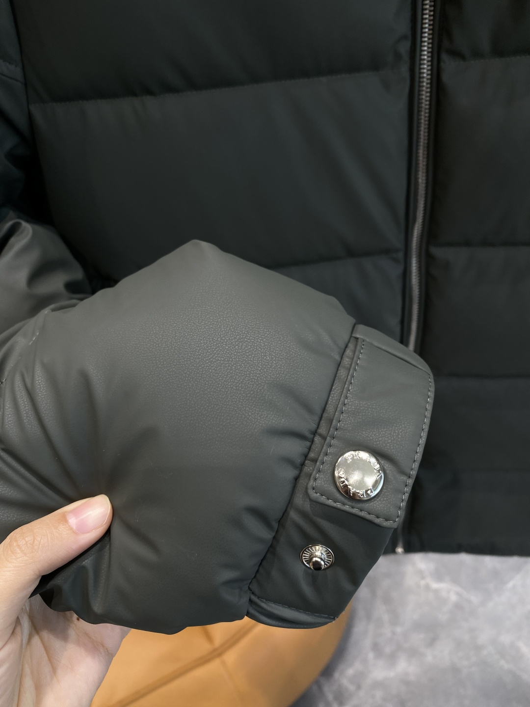 《𝙉𝙚𝙬🤍🖤普家》代购正品级别秋冬新款羽绒服 原版1:1订制五金配件全进口原版定制 欢迎专柜对比 绝对的