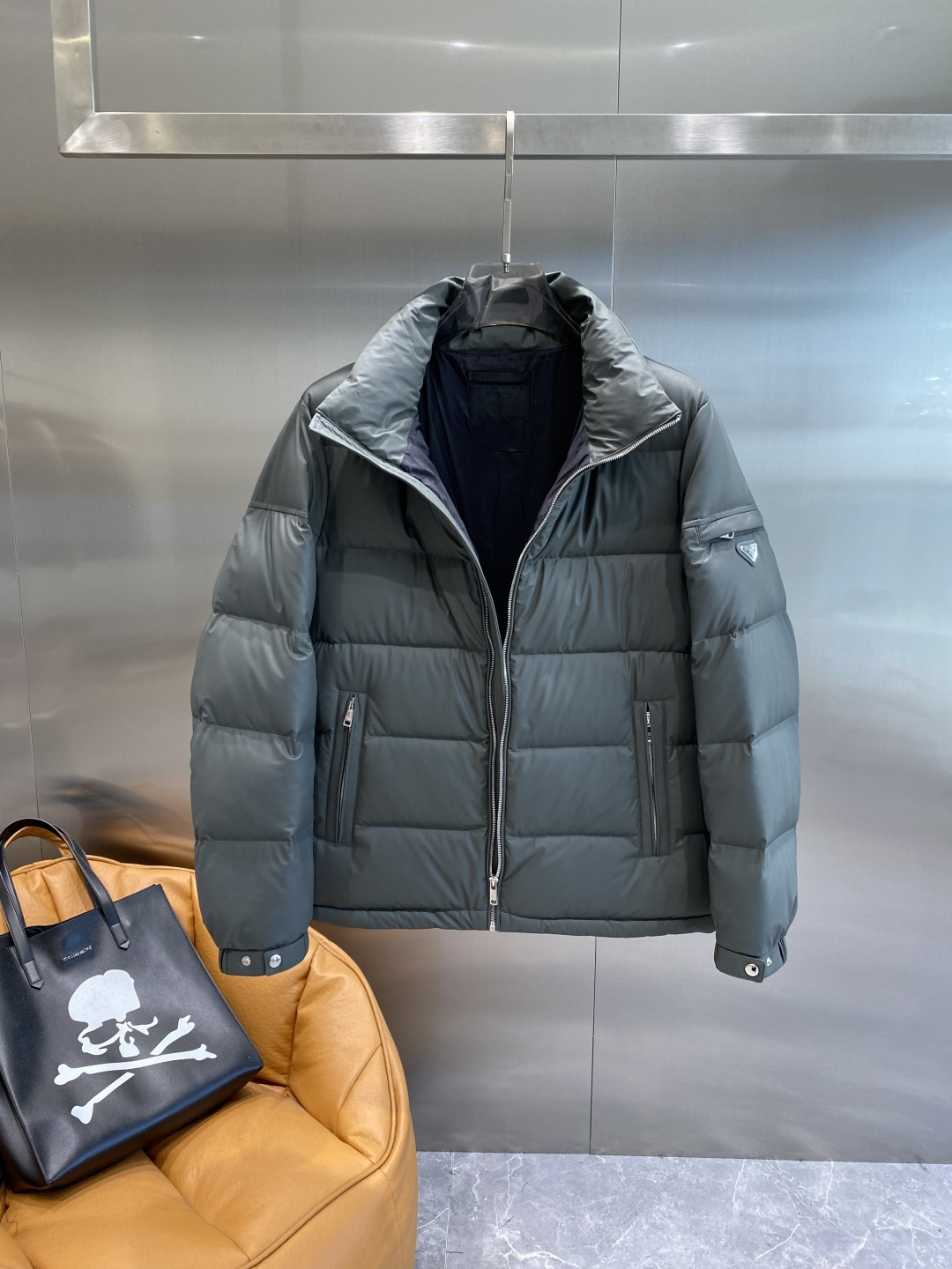 《𝙉𝙚𝙬🤍🖤普家》代购正品级别秋冬新款羽绒服 原版1:1订制五金配件全进口原版定制 欢迎专柜对比 绝对的