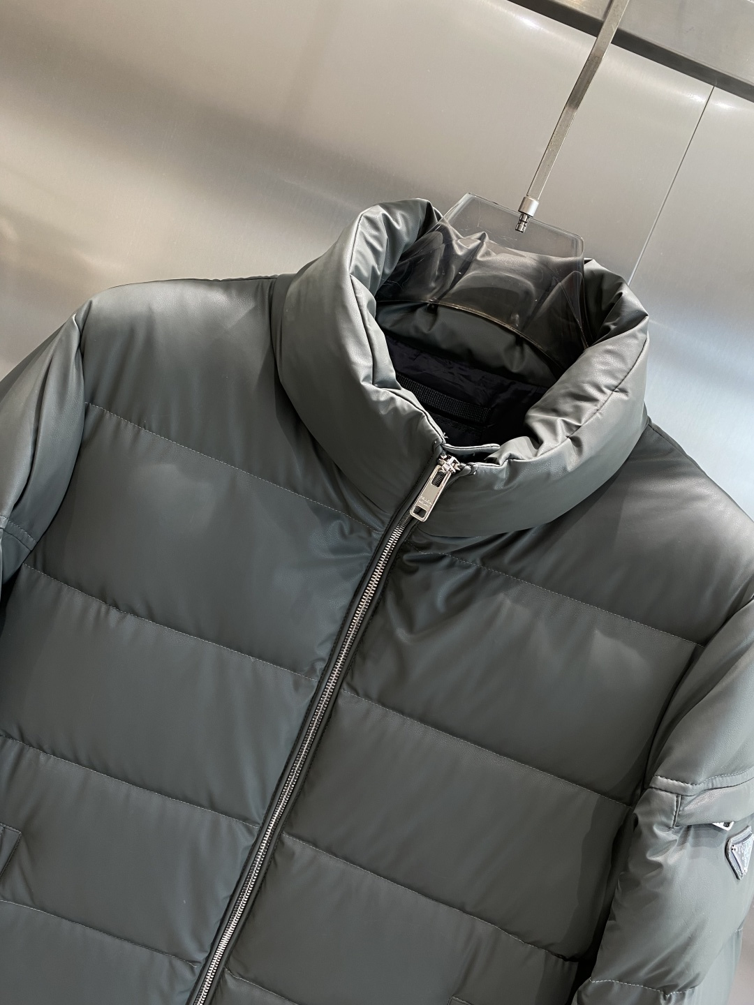 《𝙉𝙚𝙬🤍🖤普家》代购正品级别秋冬新款羽绒服 原版1:1订制五金配件全进口原版定制 欢迎专柜对比 绝对的