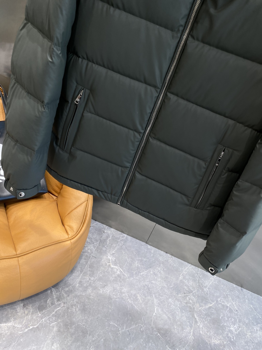 《𝙉𝙚𝙬🤍🖤普家》代购正品级别秋冬新款羽绒服 原版1:1订制五金配件全进口原版定制 欢迎专柜对比 绝对的