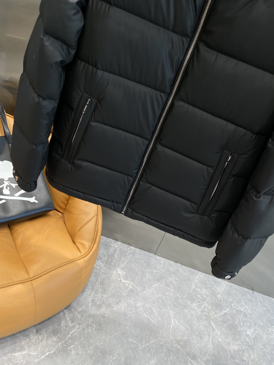 《𝙉𝙚𝙬🤍🖤普家》代购正品级别秋冬新款羽绒服 原版1:1订制五金配件全进口原版定制 欢迎专柜对比 绝对的