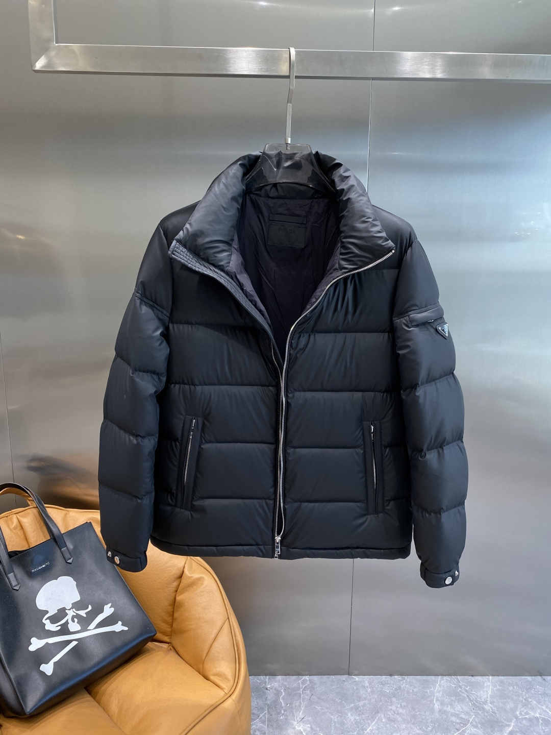 《𝙉𝙚𝙬🤍🖤普家》代购正品级别秋冬新款羽绒服 原版1:1订制五金配件全进口原版定制 欢迎专柜对比 绝对的