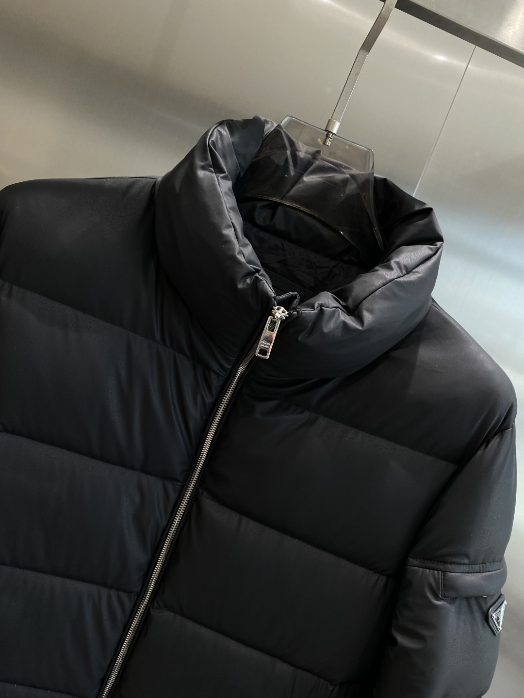 《𝙉𝙚𝙬🤍🖤普家》代购正品级别秋冬新款羽绒服 原版1:1订制五金配件全进口原版定制 欢迎专柜对比 绝对的