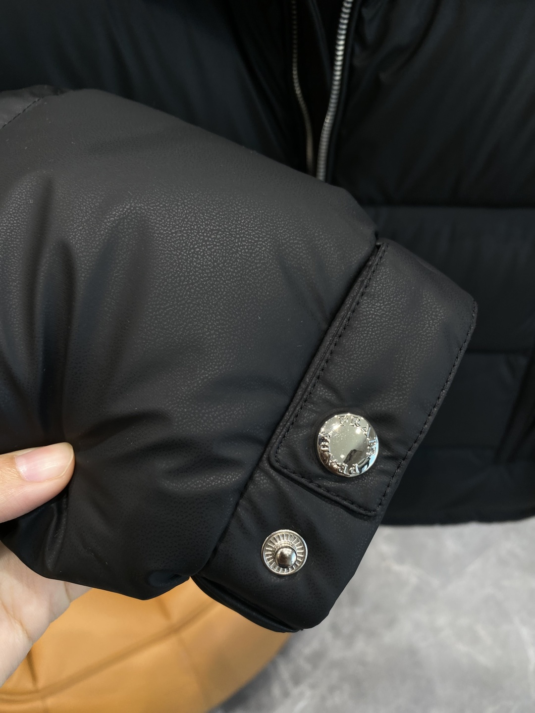 《𝙉𝙚𝙬🤍🖤普家》代购正品级别秋冬新款羽绒服 原版1:1订制五金配件全进口原版定制 欢迎专柜对比 绝对的