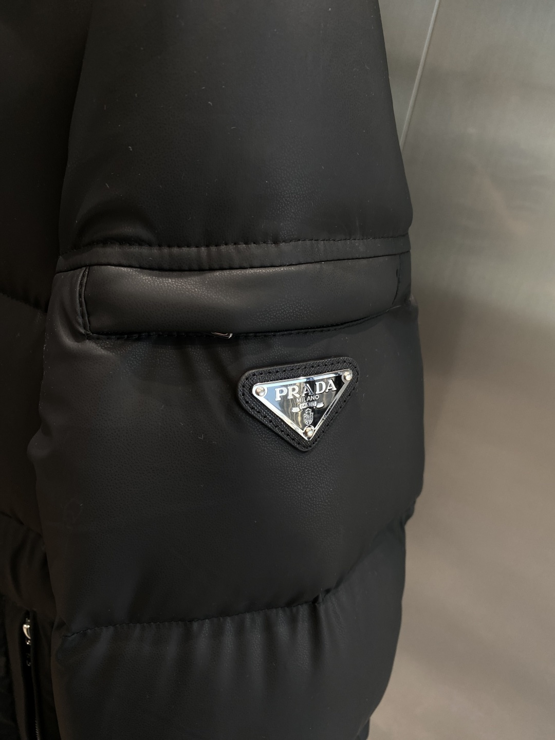 《𝙉𝙚𝙬🤍🖤普家》代购正品级别秋冬新款羽绒服 原版1:1订制五金配件全进口原版定制 欢迎专柜对比 绝对的