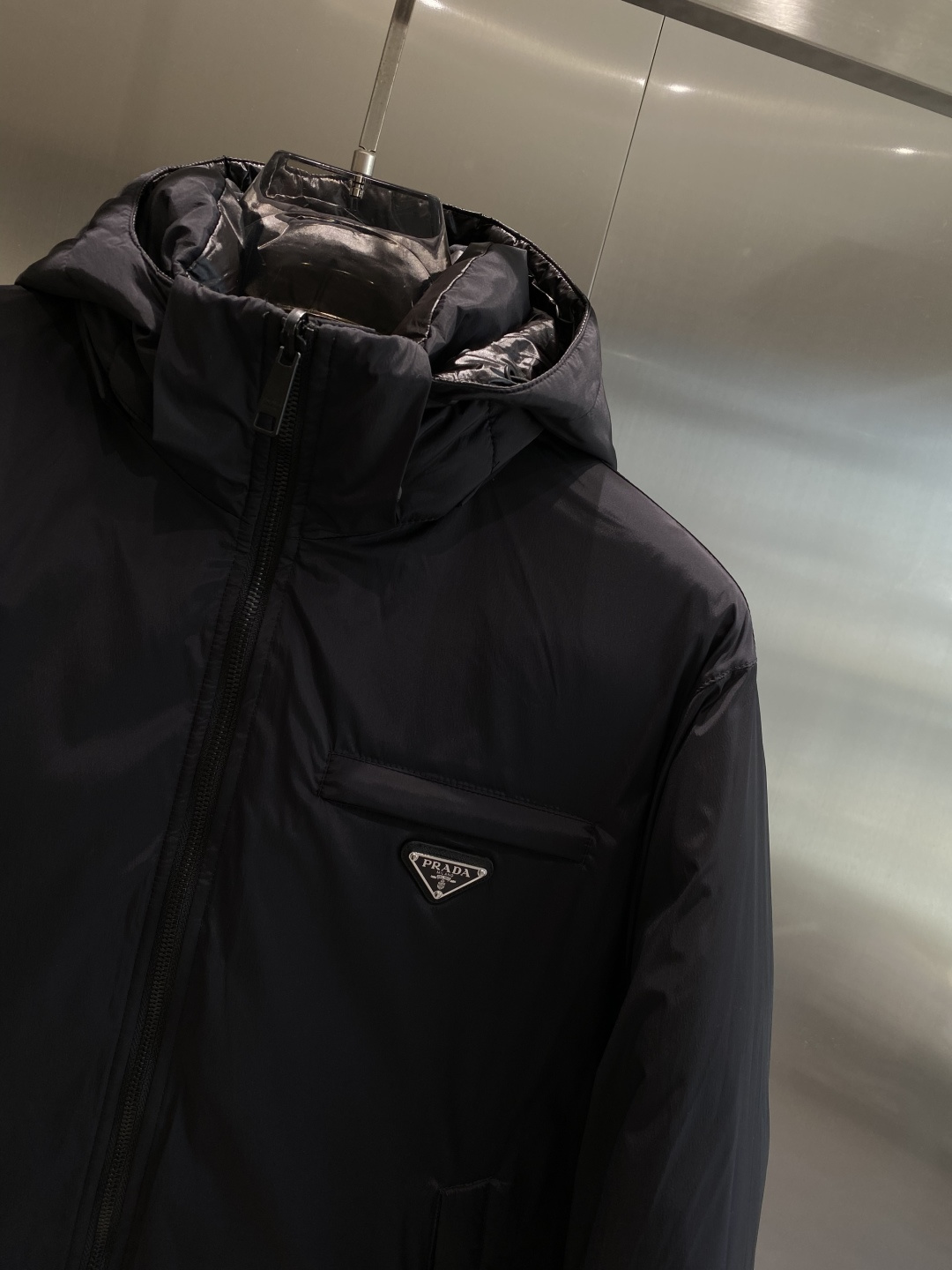 《𝙉𝙚𝙬🤍🖤普家》代购正品级别秋冬新款双面穿羽绒服 原版1:1订制五金配件全进口原版定制 欢迎专柜对比 