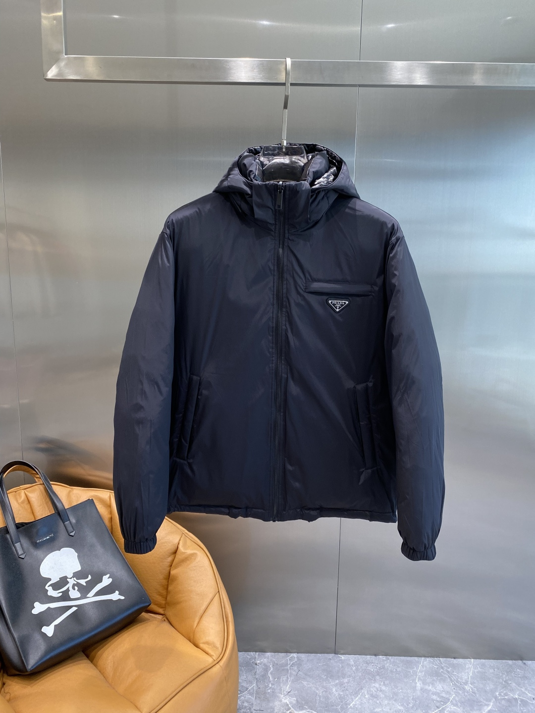 《𝙉𝙚𝙬🤍🖤普家》代购正品级别秋冬新款双面穿羽绒服 原版1:1订制五金配件全进口原版定制 欢迎专柜对比 