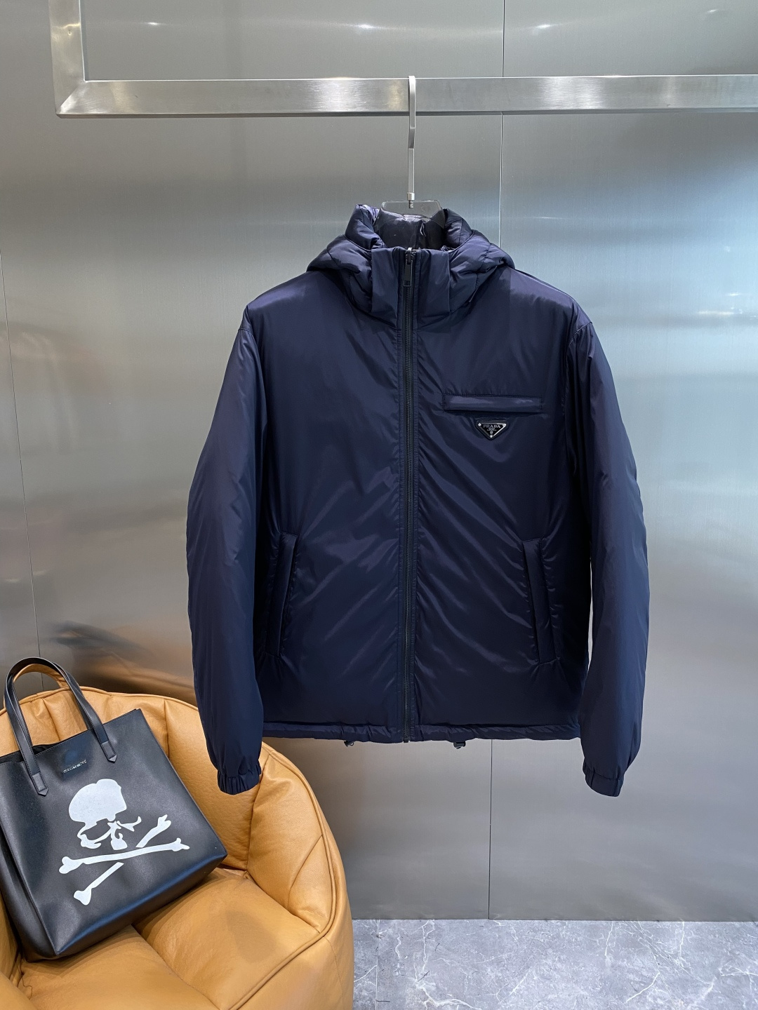 《𝙉𝙚𝙬🤍🖤普家》代购正品级别秋冬新款双面穿羽绒服 原版1:1订制五金配件全进口原版定制 欢迎专柜对比 