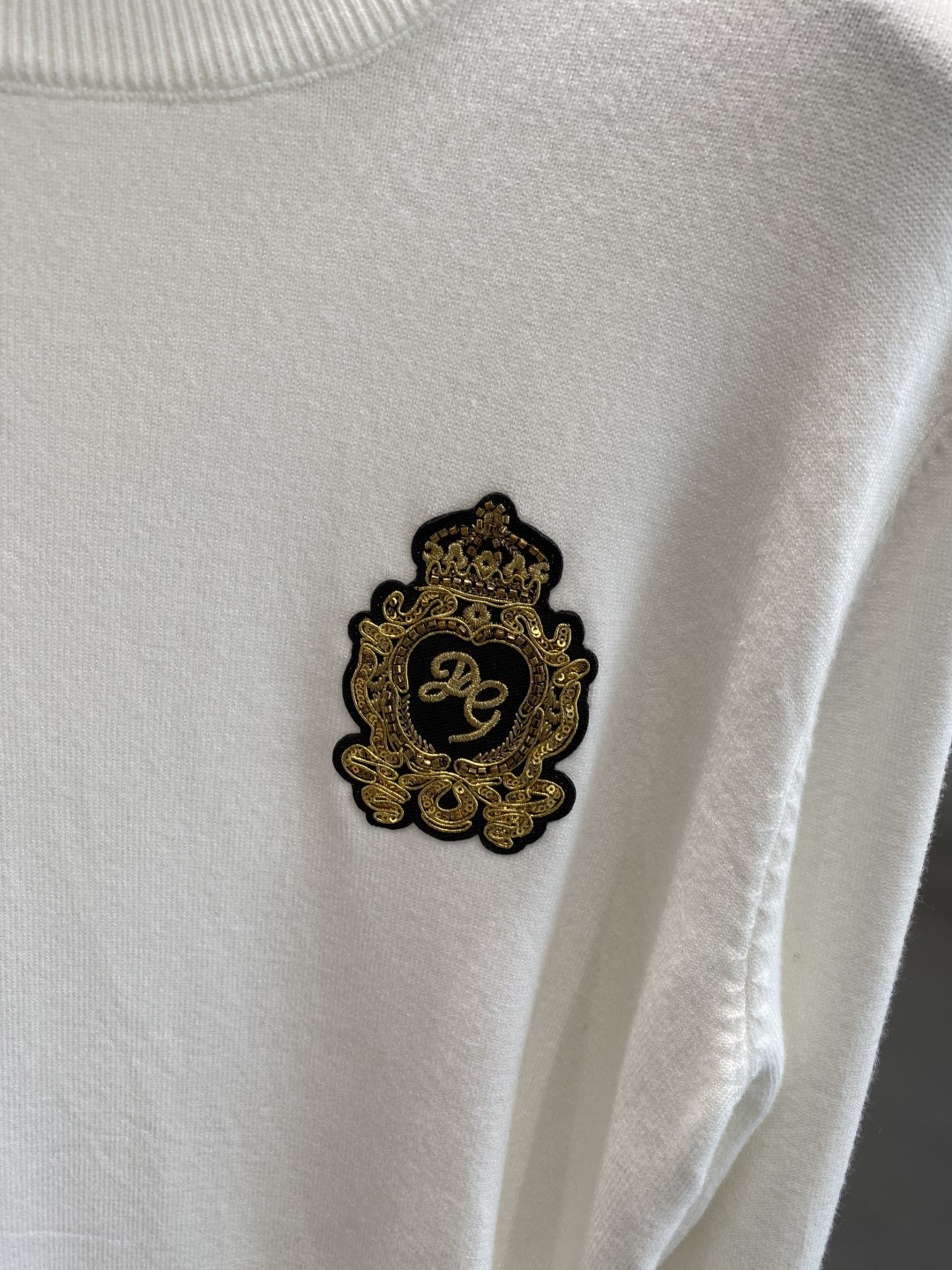 《𝙉𝙚𝙬🤍🖤DG家》2025秋冬新款毛衣 高品质意大利进口面料，高密度针织，时尚百搭毛衣，帅气十足。经典