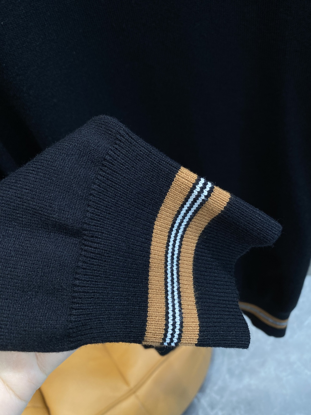 《𝙉𝙚𝙬🤍🖤巴家》2025秋冬新款毛衣 高品质意大利进口面料，高密度针织，时尚百搭毛衣，帅气十足。经典L