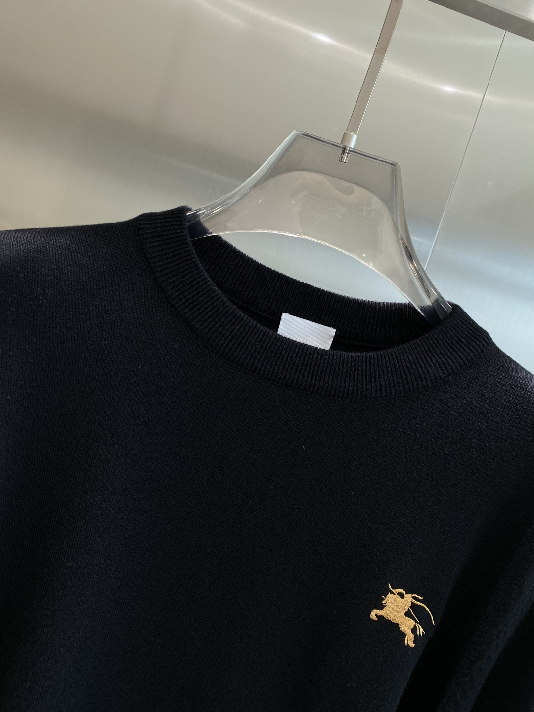 《𝙉𝙚𝙬🤍🖤巴家》2025秋冬新款毛衣 高品质意大利进口面料，高密度针织，时尚百搭毛衣，帅气十足。经典L