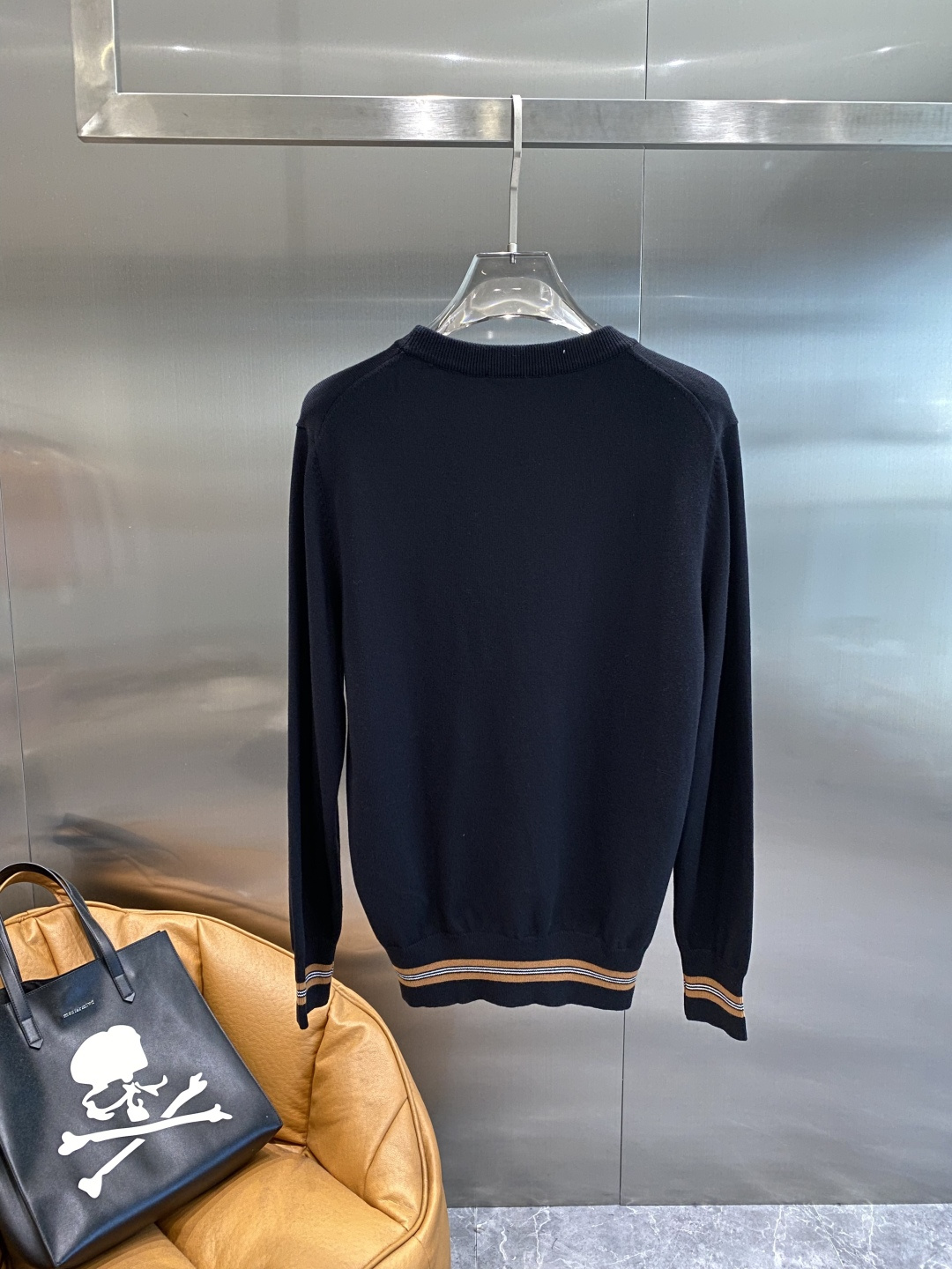 《𝙉𝙚𝙬🤍🖤巴家》2025秋冬新款毛衣 高品质意大利进口面料，高密度针织，时尚百搭毛衣，帅气十足。经典L