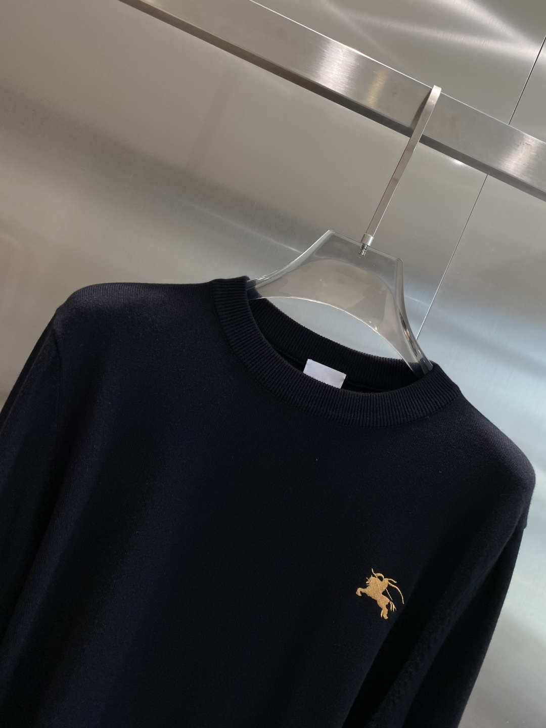 《𝙉𝙚𝙬🤍🖤巴家》2025秋冬新款毛衣 高品质意大利进口面料，高密度针织，时尚百搭毛衣，帅气十足。经典L