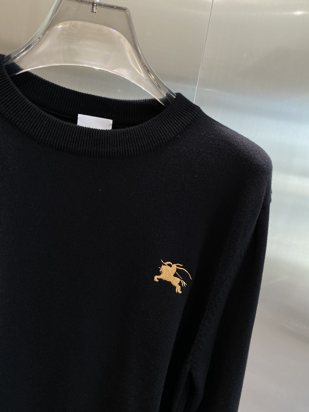 《𝙉𝙚𝙬🤍🖤巴家》2025秋冬新款毛衣 高品质意大利进口面料，高密度针织，时尚百搭毛衣，帅气十足。经典L