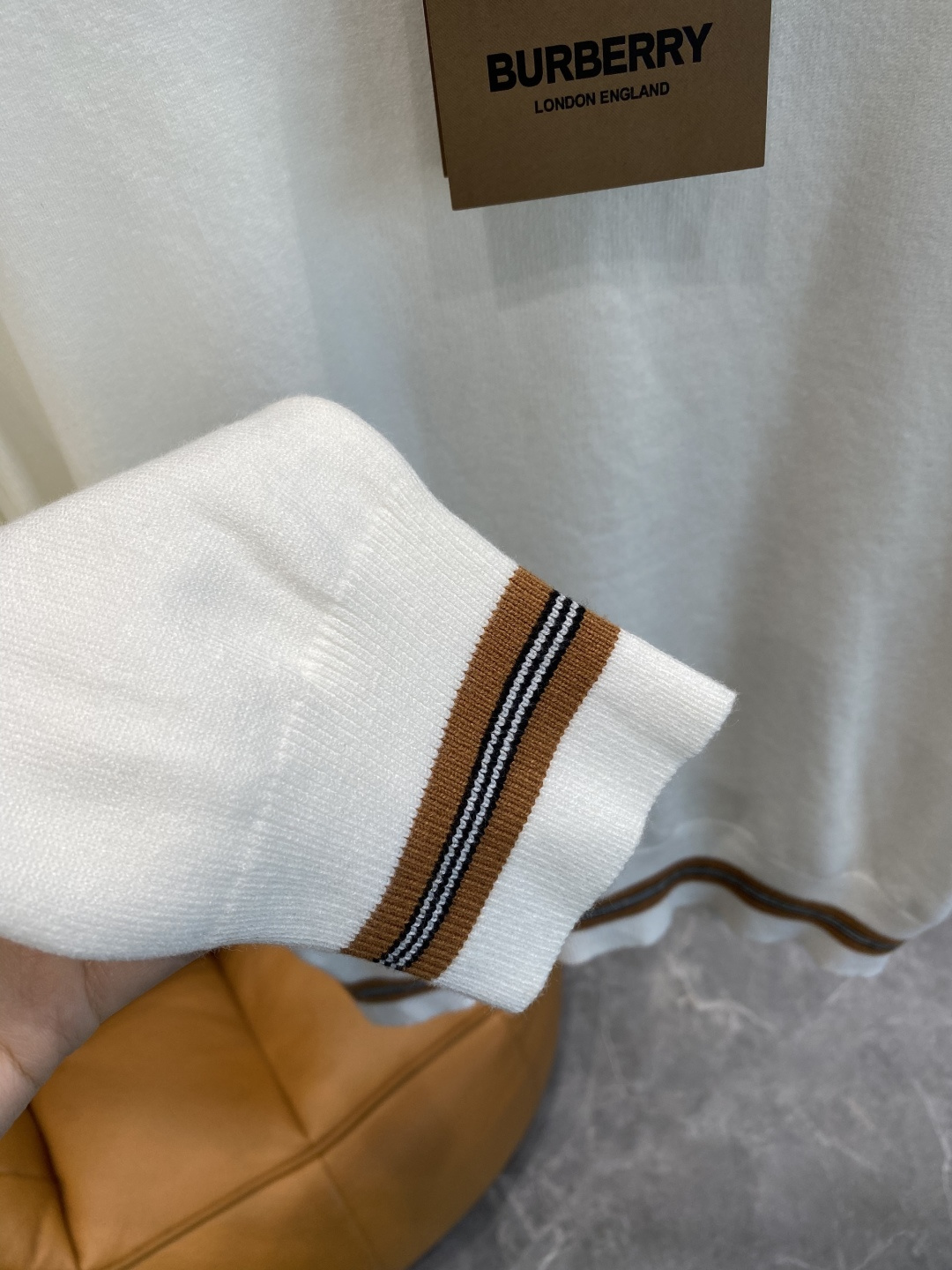 《𝙉𝙚𝙬🤍🖤巴家》2025秋冬新款毛衣 高品质意大利进口面料，高密度针织，时尚百搭毛衣，帅气十足。经典L