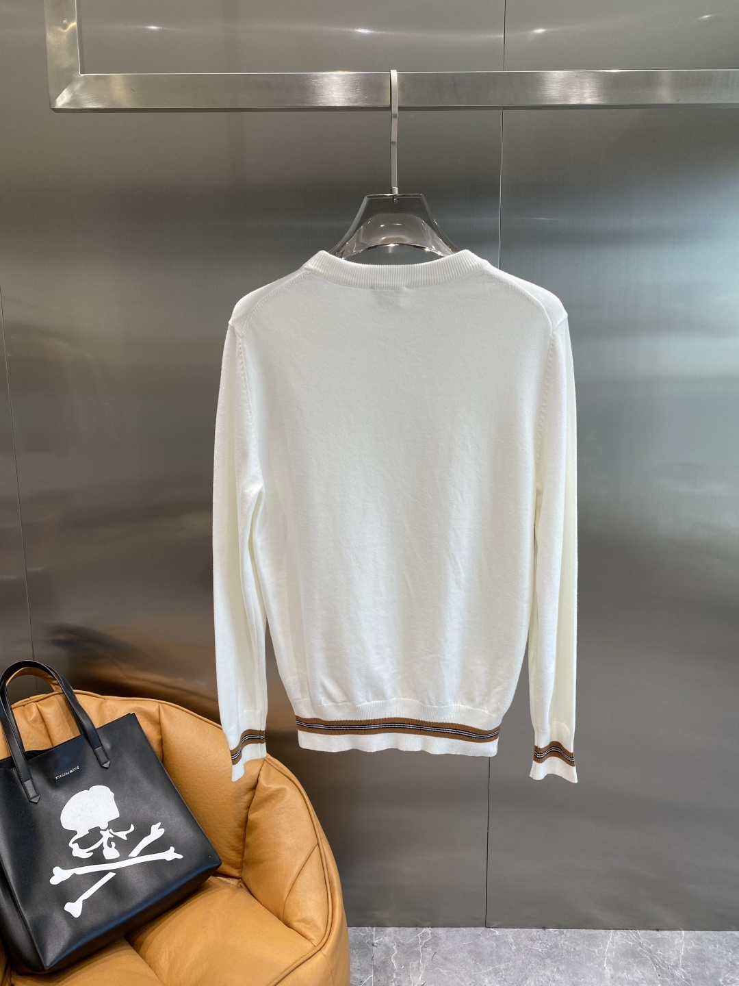 《𝙉𝙚𝙬🤍🖤巴家》2025秋冬新款毛衣 高品质意大利进口面料，高密度针织，时尚百搭毛衣，帅气十足。经典L