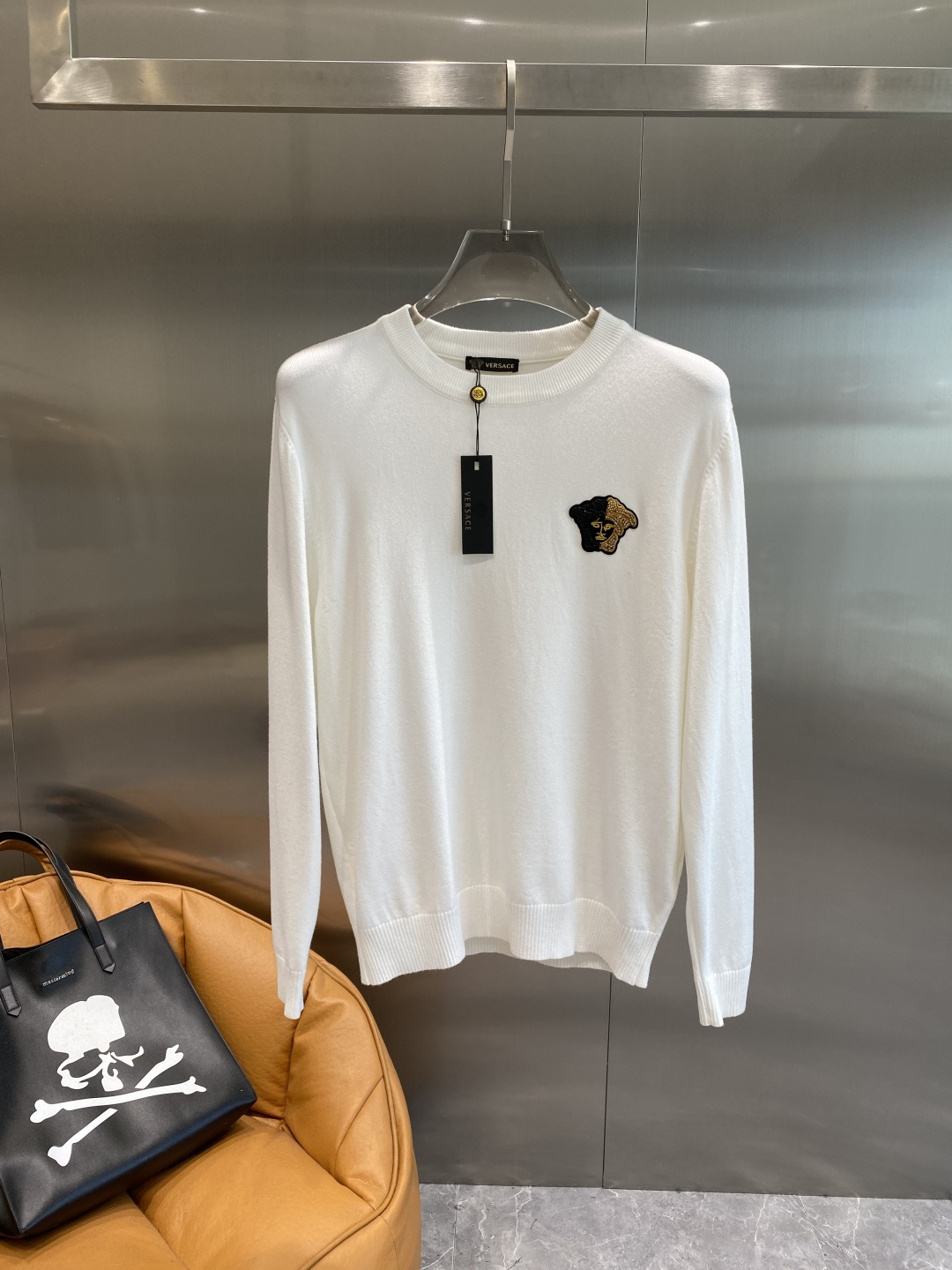 《𝙉𝙚𝙬🤍🖤范家》2025秋冬新款毛衣 高品质意大利进口面料，高密度针织，时尚百搭毛衣，帅气十足。经典L