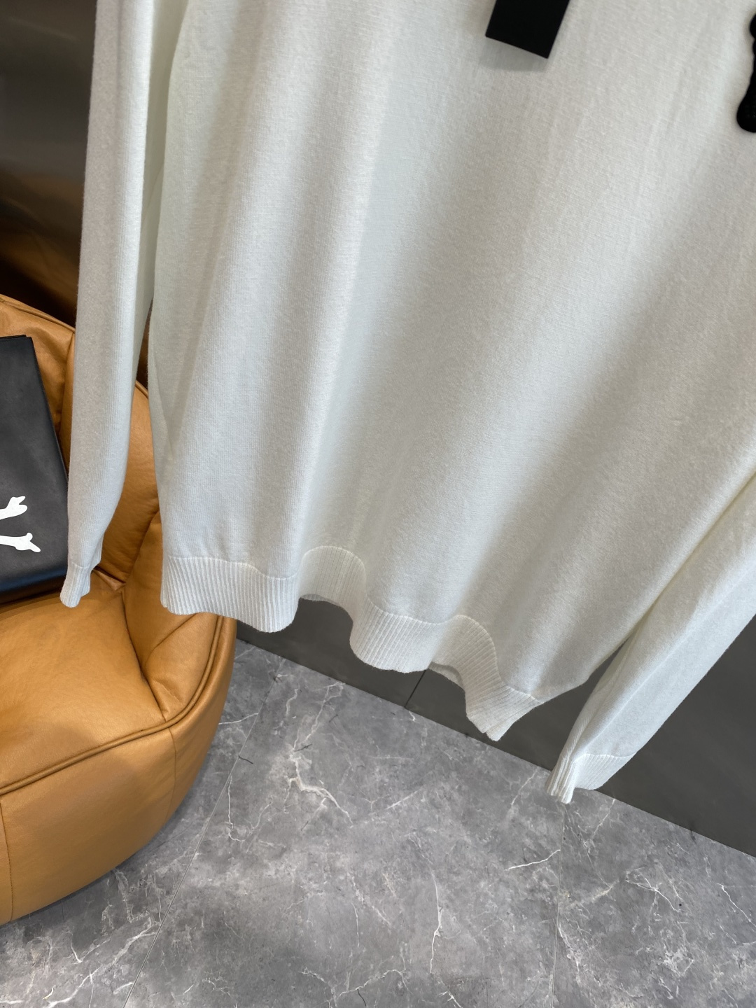 《𝙉𝙚𝙬🤍🖤范家》2025秋冬新款毛衣 高品质意大利进口面料，高密度针织，时尚百搭毛衣，帅气十足。经典L