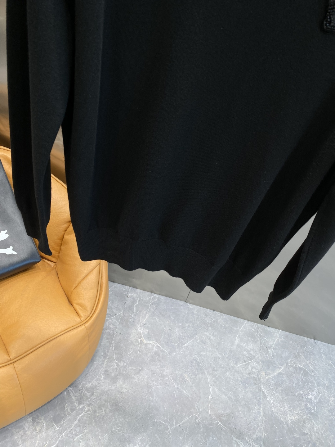 《𝙉𝙚𝙬🤍🖤范家》2025秋冬新款毛衣 高品质意大利进口面料，高密度针织，时尚百搭毛衣，帅气十足。经典L