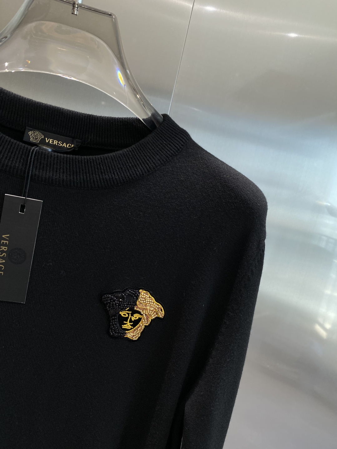 《𝙉𝙚𝙬🤍🖤范家》2025秋冬新款毛衣 高品质意大利进口面料，高密度针织，时尚百搭毛衣，帅气十足。经典L