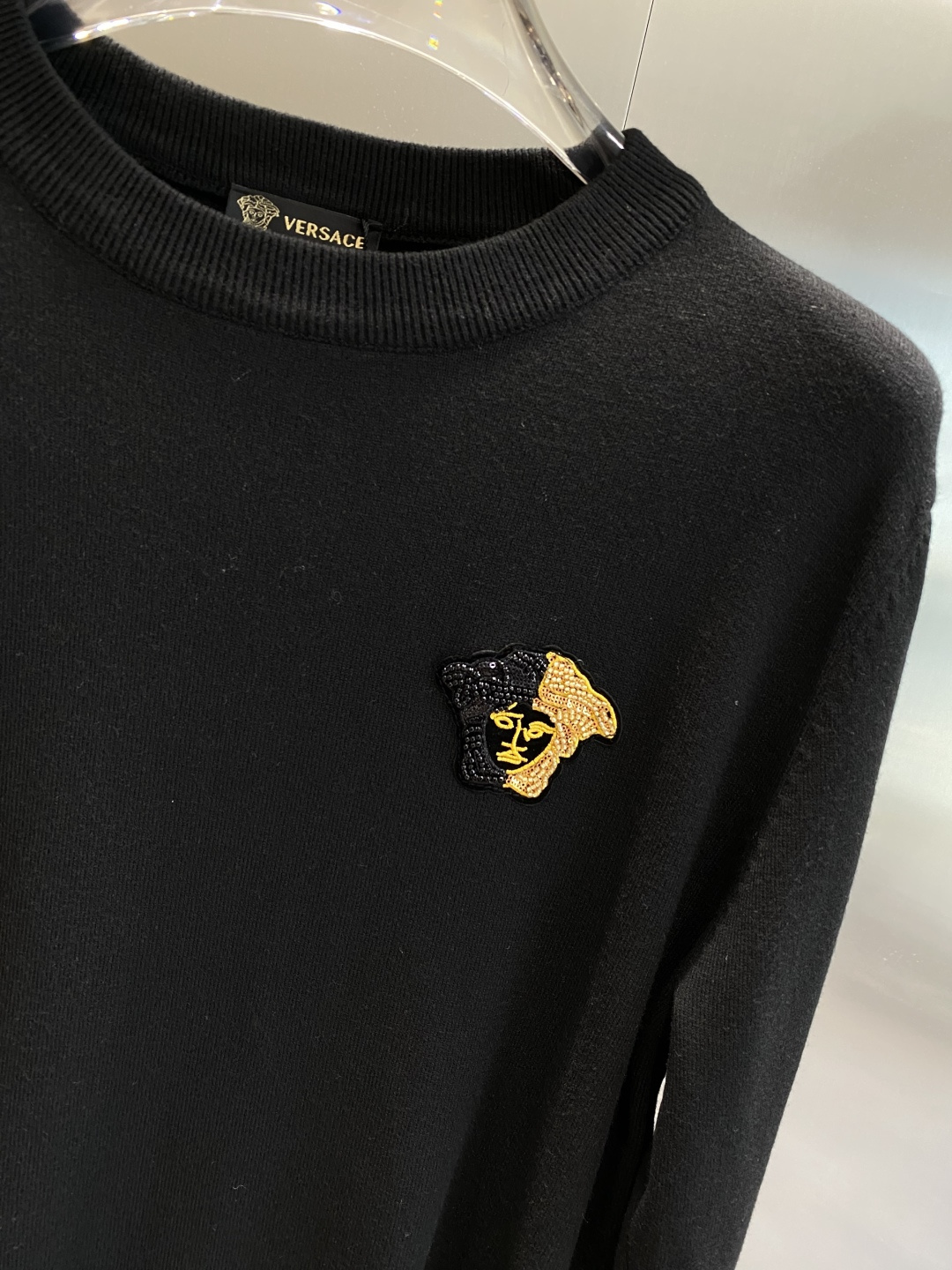 《𝙉𝙚𝙬🤍🖤范家》2025秋冬新款毛衣 高品质意大利进口面料，高密度针织，时尚百搭毛衣，帅气十足。经典L