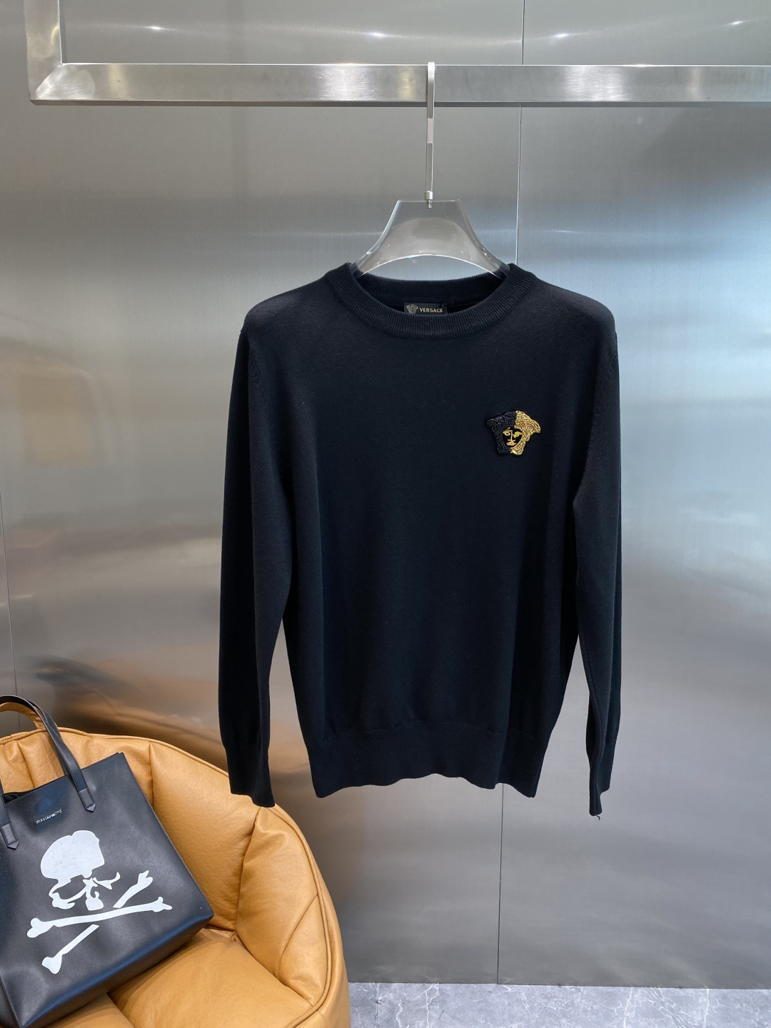 《𝙉𝙚𝙬🤍🖤范家》2025秋冬新款毛衣 高品质意大利进口面料，高密度针织，时尚百搭毛衣，帅气十足。经典L