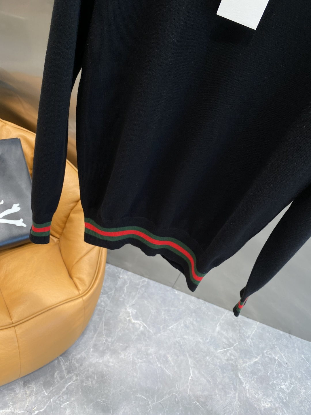 《𝙉𝙚𝙬🤍🖤古家》2025秋冬新款毛衣 高品质意大利进口面料，高密度针织，时尚百搭毛衣，帅气十足。经典L