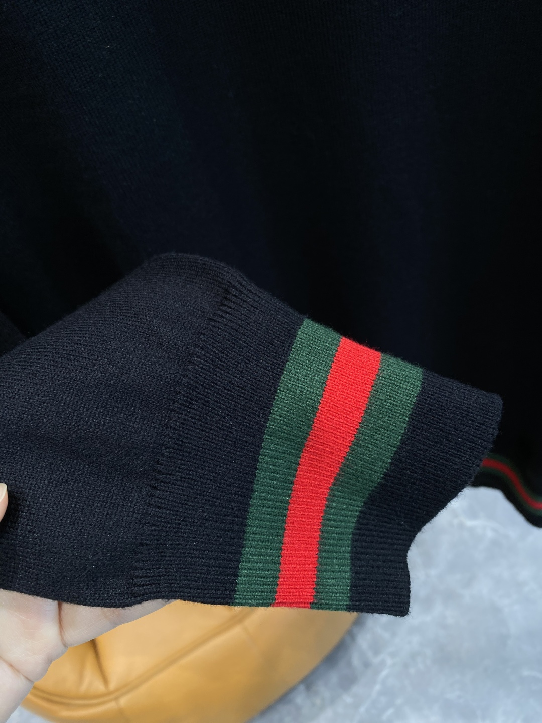 《𝙉𝙚𝙬🤍🖤古家》2025秋冬新款毛衣 高品质意大利进口面料，高密度针织，时尚百搭毛衣，帅气十足。经典L