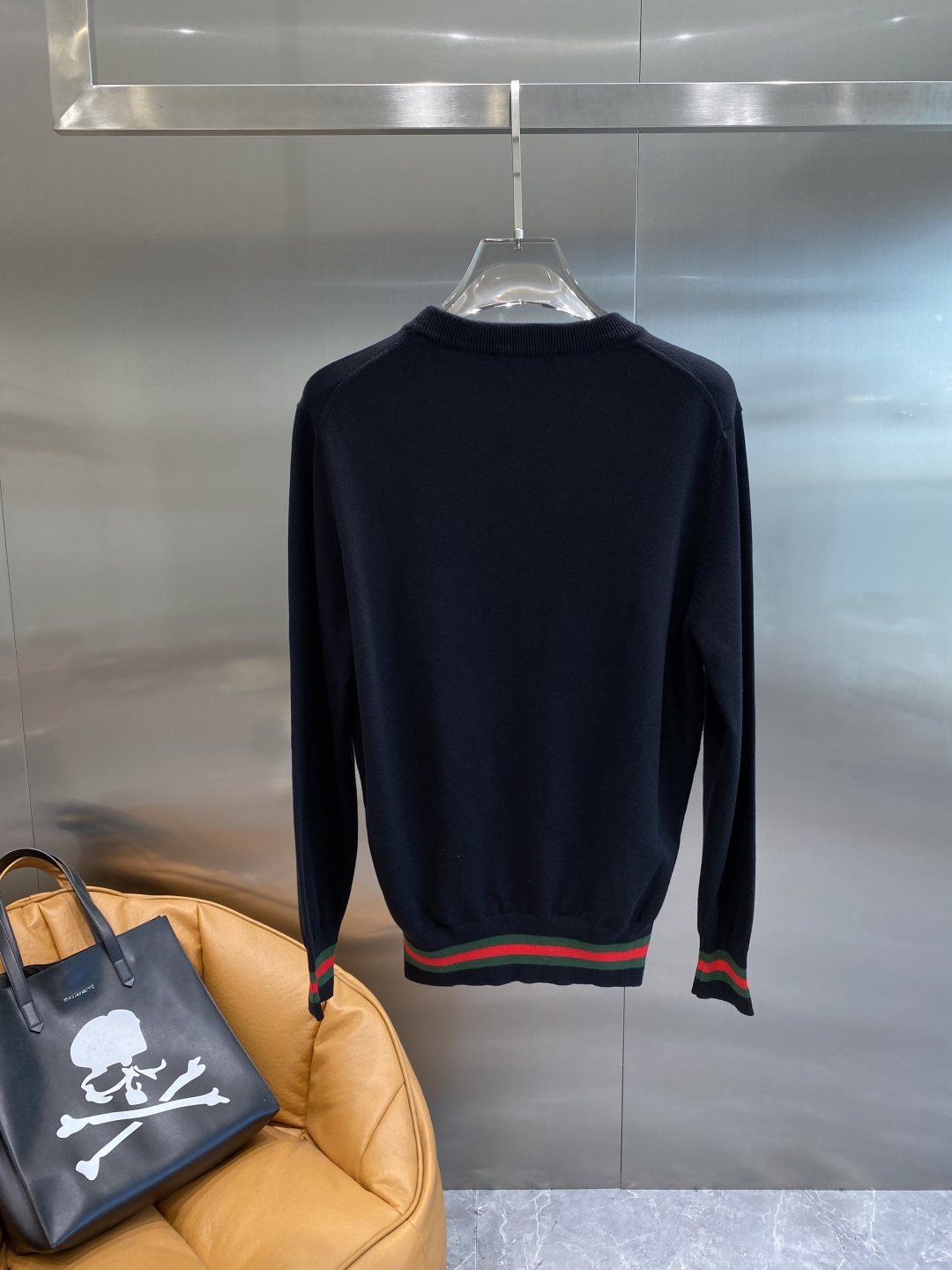 《𝙉𝙚𝙬🤍🖤古家》2025秋冬新款毛衣 高品质意大利进口面料，高密度针织，时尚百搭毛衣，帅气十足。经典L