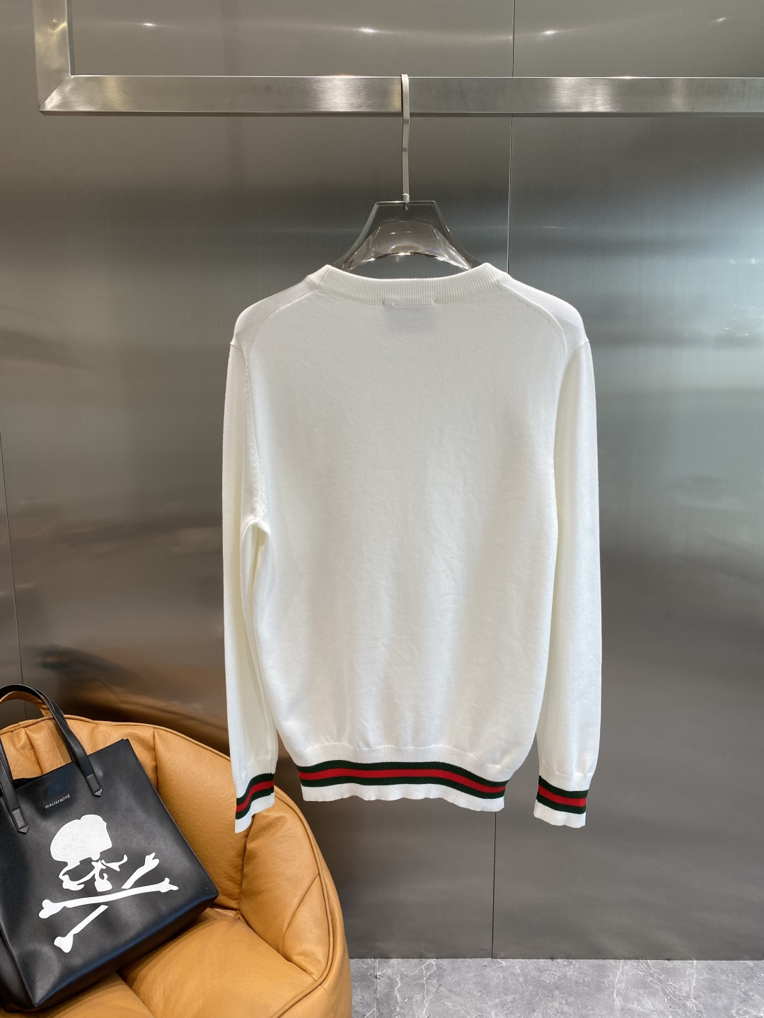 《𝙉𝙚𝙬🤍🖤古家》2025秋冬新款毛衣 高品质意大利进口面料，高密度针织，时尚百搭毛衣，帅气十足。经典L