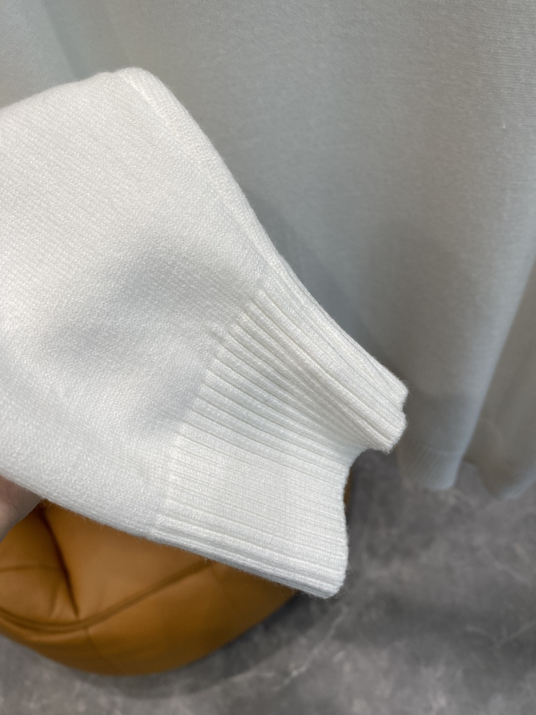 《𝙉𝙚𝙬🤍🖤DG家》2025秋冬新款毛衣 高品质意大利进口面料，高密度针织，时尚百搭毛衣，帅气十足。经典