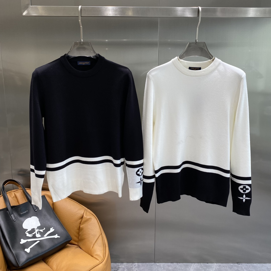 NO:684241,'Donkey Family' 2025 official website's latest autumn and winter sweaters are on sale at the counter at the same time!  Specially made of wool blended fabric. It feels comfortable. It can be directly in contact with the skin. The logo badge is exquisite and extremely eye-catching!  The details highlight the fashionable charm of big brands. Exquisite workmanship. Three-dimensional cutting style. The wearing effect is invincible and handsome!  All three standards are complete!  Size M-3XL next day,,louis vuitton,louis vuitton,sweaters,19860909《驴家》 2025官网秋冬季最新毛衣,专柜同步在售爆款！特供羊毛混纺面料.手感舒适.可直接接触皮肤,logo徽章精致标志,极为抢眼！细节凸显大牌时尚魅力.精致做工.立体裁剪风格.穿着效果无敌帅气！三标齐全！码数M-3XL隔天,,louis vuitton,louis vuitton,sweaters,,Men's clothing