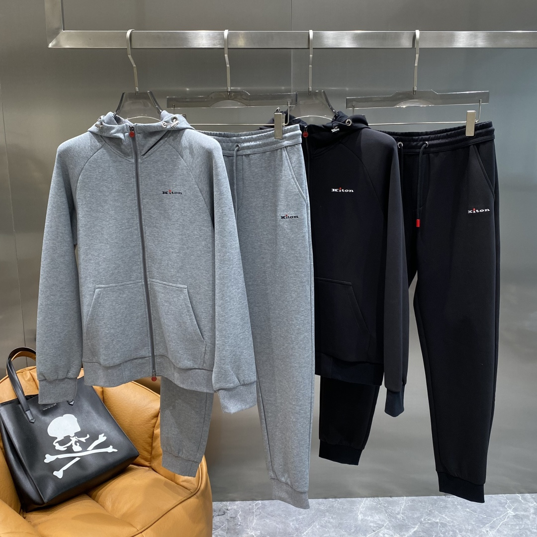 NO:650695,'Kiton Family' 2025 autumn and winter latest suit - available at the same time, original casual fashion suit, the upper body is very unique!  Eye-catching and bright, imported high density, comfortable to the touch, the surface has a warm luster, skin-friendly and breathable, simple yet fashionable, extremely high-grade, the upper body is so handsome, highly recommended, size M-3XL next day,, alexander wang19860909《Kiton家》 2025秋冬最新品套装-同步有售,原单狠货休闲时尚套装,上身很有特点！吸睛而有亮点,进口 密度高,手感舒适,表面有着温润的光泽,亲肤透气,简单而不失时尚,档次极高,上身帅到爆,极力推荐,码数M-3XL隔天,,alexander wang,Men's clothing