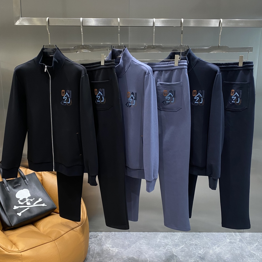 NO:650708,'Horse Lover' 2025 Autumn and Winter latest suit - available at the same time, original casual fashion suit, the upper body is very unique!  Eye-catching and bright, imported high density, comfortable to the touch, the surface has a warm luster, skin-friendly and breathable, simple yet fashionable, extremely high-grade, the upper body is so handsome, highly recommended, size M-3XL next day, hermes, alexander wang19860909《爱马家》 2025秋冬最新品套装-同步有售,原单狠货休闲时尚套装,上身很有特点！吸睛而有亮点,进口 密度高,手感舒适,表面有着温润的光泽,亲肤透气,简单而不失时尚,档次极高,上身帅到爆,极力推荐,码数M-3XL隔天,,hermes,alexander wang,Men's clothing