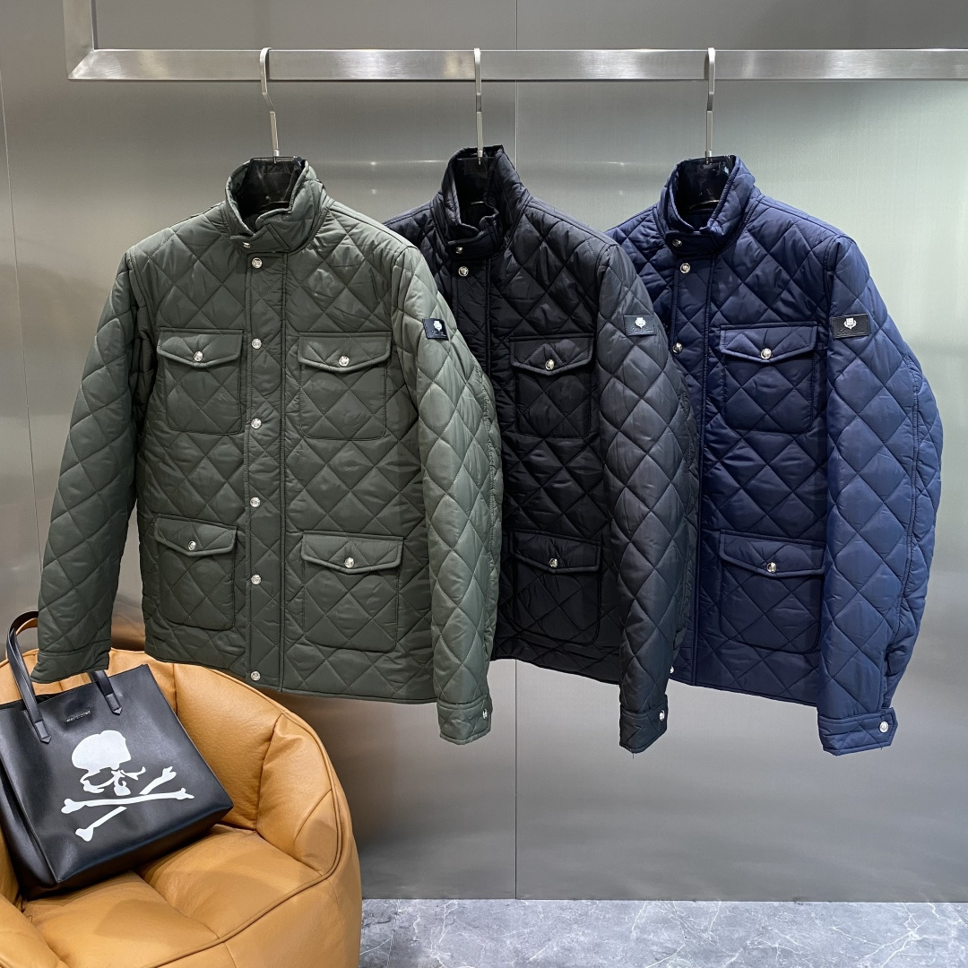 NO:650721,'LP Home' 2025 winter latest products, available at counters at the same time, original orders, fashionable casual cotton clothes and comfortable upper body!  Eye-catching and bright, it uses imported original fabrics, top-level craftsmanship letter pattern logo, and original hardware accessories. It is simple yet fashionable. The upper body is fashionable and handsome. Size M-3XL next day, loro piana, alexander wang19860909《LP家》 2025冬季最新品,专柜同步有售,原单狠货,时尚休闲棉服 上身舒适！吸睛而有亮点,采用进口原版面料,顶级工艺字母图案logo,原版五金辅料装饰,简单而不失时尚,上身时尚帅气,码数M-3XL隔天,,loro piana,alexander wang,Men's clothing