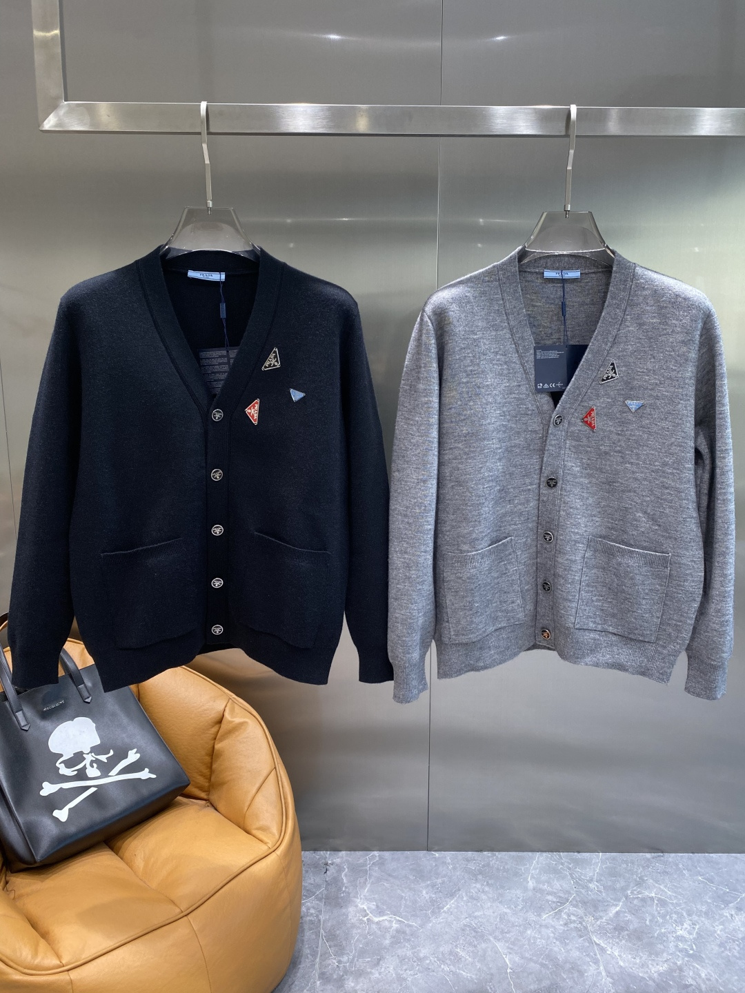 🌾 《𝙉𝙚𝙬🤍🖤普家》开衫新款针织毛衣衫，彰显2025秋冬秀场的 主题。责任采购羊毛成就换季时节的典雅之