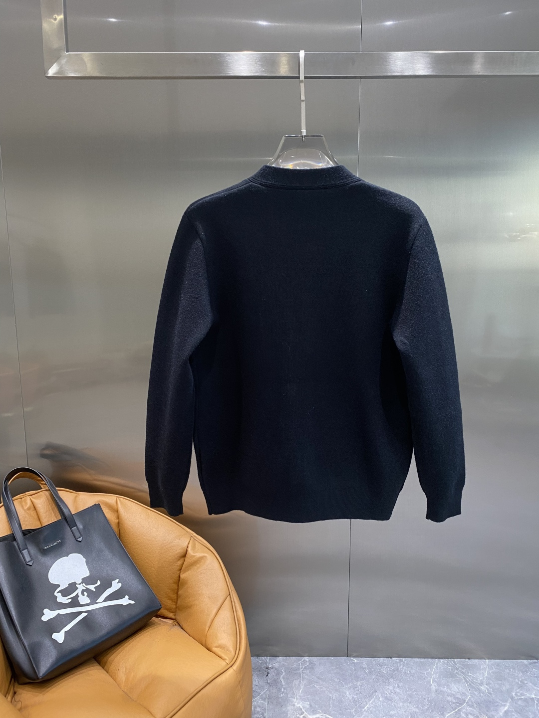 🌾 《𝙉𝙚𝙬🤍🖤普家》开衫新款针织毛衣衫，彰显2025秋冬秀场的 主题。责任采购羊毛成就换季时节的典雅之